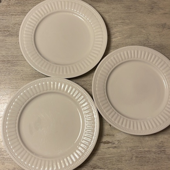 Vintage Discontinued Oneida Ariel Athena Pattern White Dinner Plates 10 1/2 inch - Picture 1 of 4
